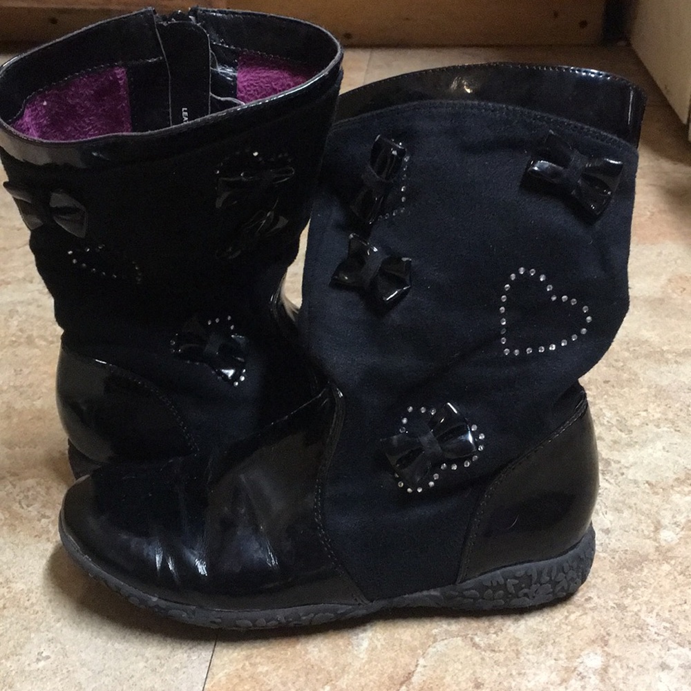 Girls boots